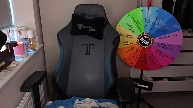 Lilly-Luscious webcam