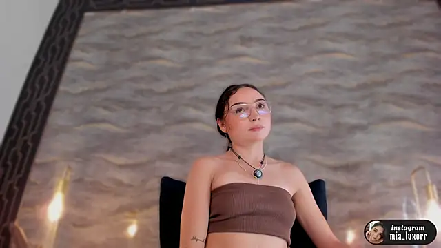 Mia_Luxor webcam