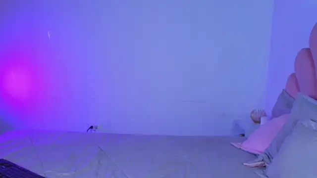 miacolucci18 - MiaColucci18's free webcam - UK Sex Cams