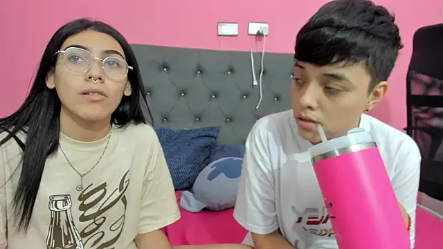 ariloe_quintero - Ariloe_quintero's free webcam - UK Sex Cams