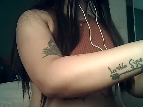 FallsForHerSmile webcam