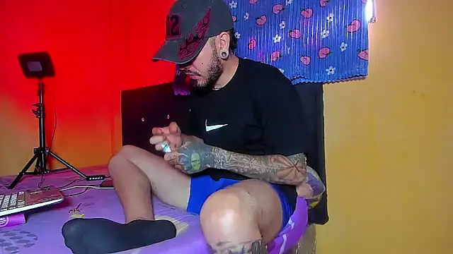tattooedsmoker777 webcam