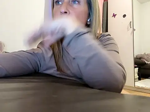 sweethotmilf888 webcam