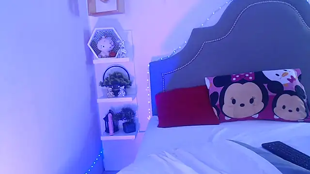 pocahontamoon webcam