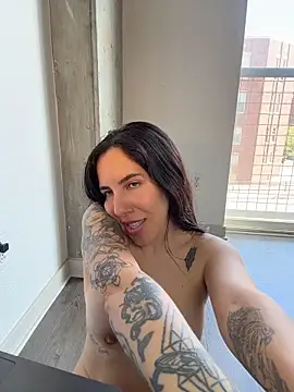 lolathebaddie (F young) - Naked Doggy Twerk
