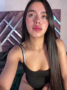 LunaMoore_Pink webcam