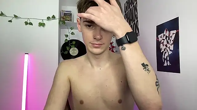 YourMilkyGuy webcam