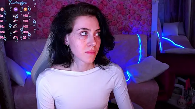 CurleyBlueEyes webcam