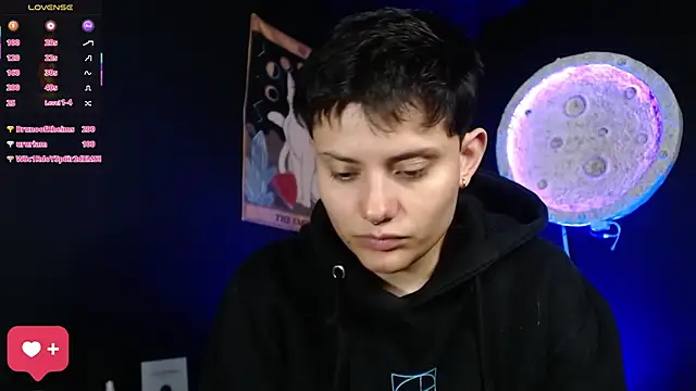 girl_intense444 webcam