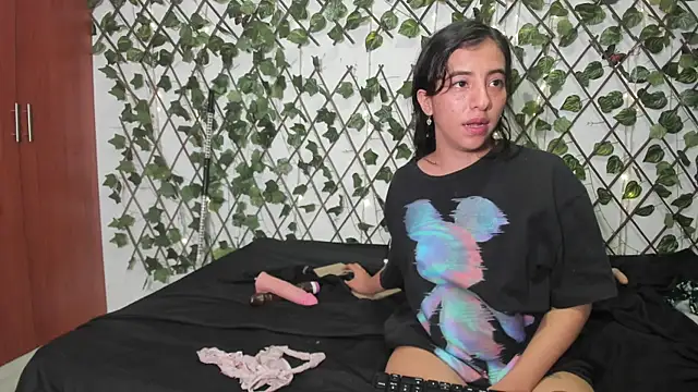 littlepeach_ - LittlePeach_'s free webcam - UK Sex Cams