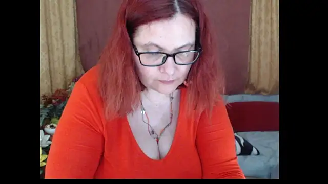 PlayfullMature webcam