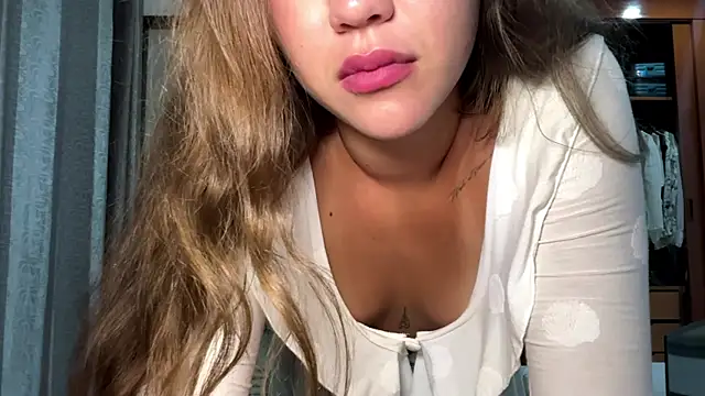 kamila_18_french webcam