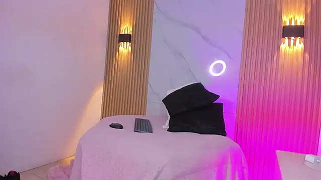 Miss_ElektraNova webcam