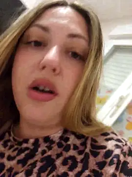 Webcam Model (sofiabichota)  is live.Free join now!