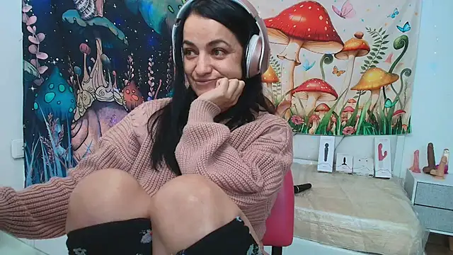 LovelyAzucena webcam