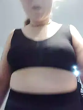 kiarassecrets - Kiarassecrets's free webcam - UK Sex Cams