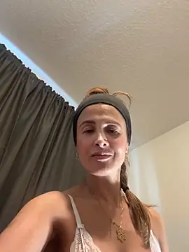 Alona_Brown webcam stripchat model stream image