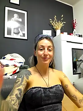 Webcam Model (NicoleKaiser) is live