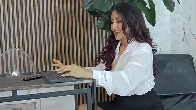 monicamoret - MonicaMoret's free webcam - UK Sex Cams