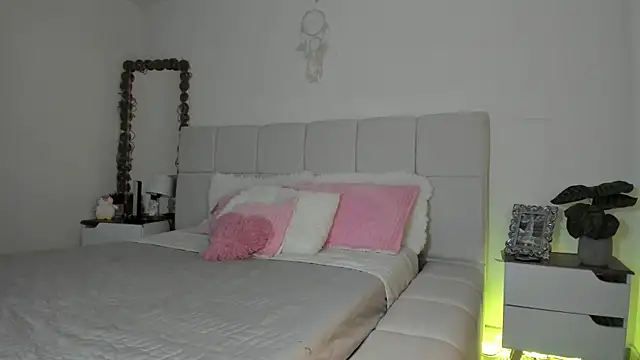 ori_valentina - Ori_valentina's free webcam - UK Sex Cams