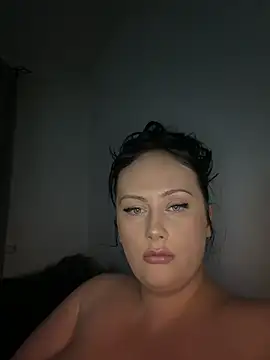 CurvyQueen2023 webcam