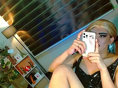 HOLLYWOOD_QUEEN_88 webcam