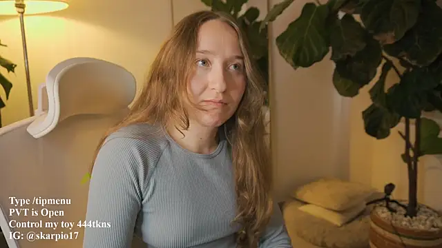 Scarlett_NoirMuse webcam