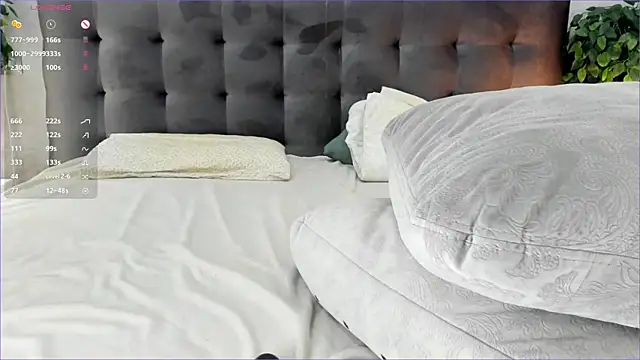 _smile_in_glow_ webcam