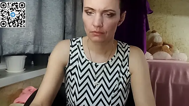 HotMamaQueen234 webcam