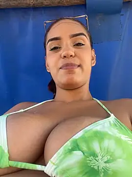 Sara-77 live sex cam