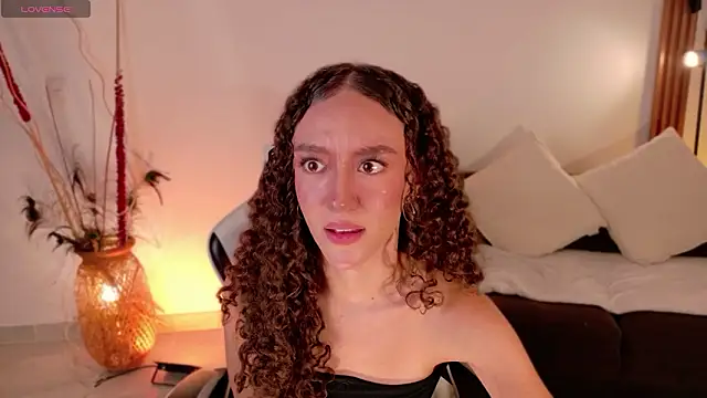 chloemoreti - ChloeMoreti's free webcam - UK Sex Cams