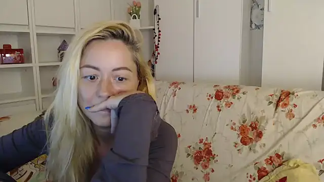 _karolynesyera_ webcam