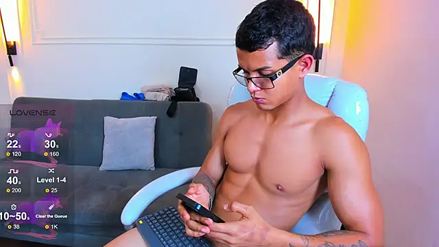 Paradise_boy_s webcam