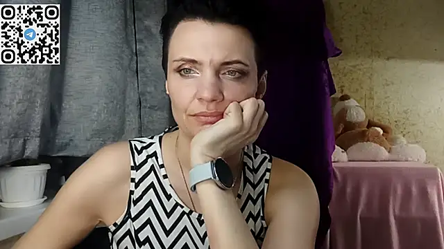 HotMamaQueen234 webcam