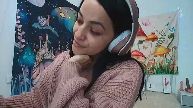 LovelyAzucena webcam