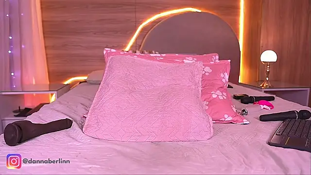 danna_berlin_'s Stripchat show and profile