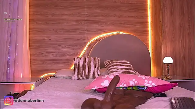 danna_berlin_'s Stripchat show and profile