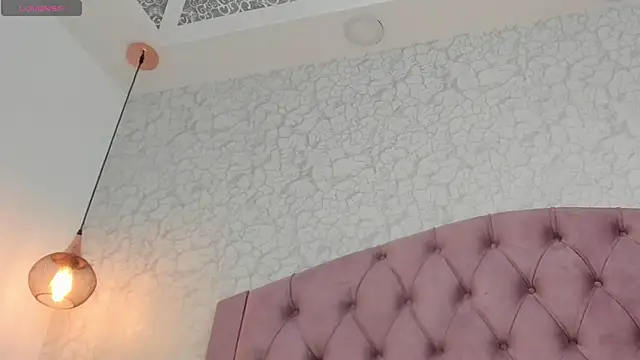 saraa_joness_ webcam