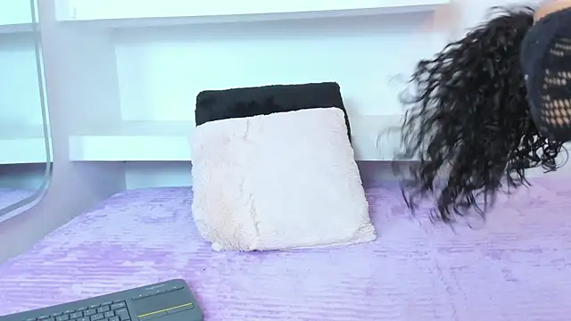 IsabellaMonet webcam