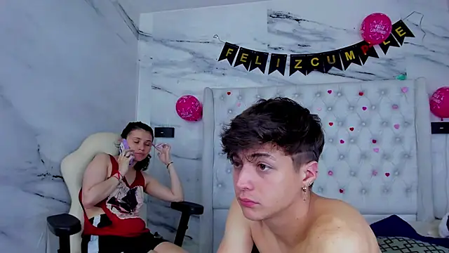 Ari_and_Storm webcam