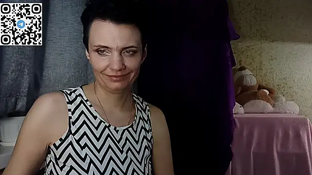 HotMamaQueen234 webcam