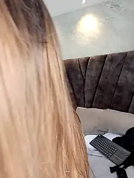 zoe_hugeboobs webcam