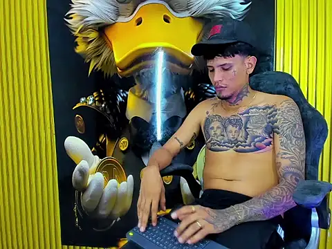 winsord_bigcock - Winsord_Bigcock's free webcam - UK Sex Cams