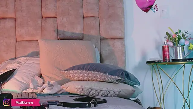 MiiaBlumm_ webcam