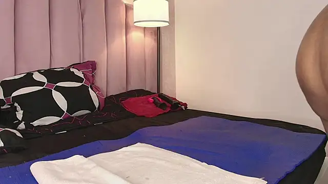 hallybans - HallyBans's free webcam - UK Sex Cams