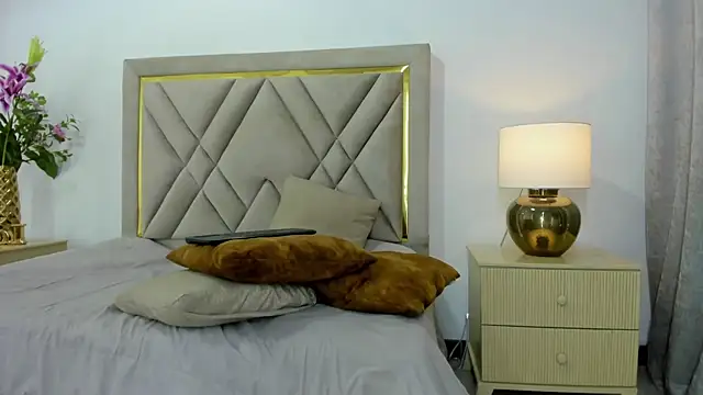 emily_queen2 - Emily_queen2's free webcam - UK Sex Cams