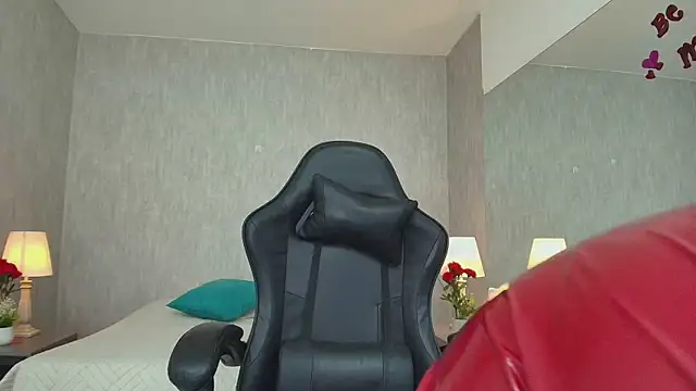 megandiamont_fg - MeganDiamont_FG's free webcam - UK Sex Cams