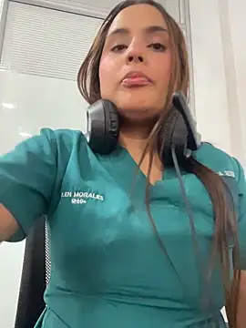 Webcam Model (Noa_Harper-)  is live.Free join now!