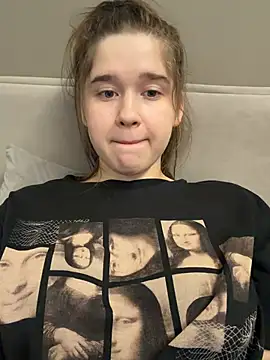 HornyGirlH live sex cam