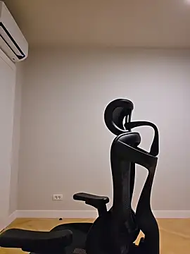 Webcam Model (MiaRides19)  is live.Free join now!